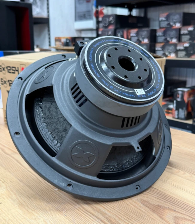 Gotowy zestaw basowy Excursion SX.v2-12S4 + Crunch GPX800.2 400W RMS z pilotem, idealny do car audio plug and play.