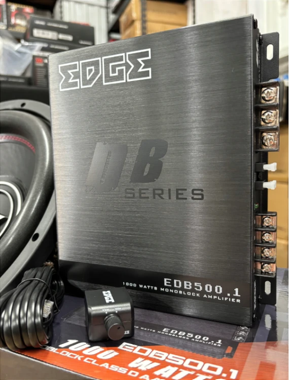 EDGE EDB500.1-E9 z Excursion SHX.v2-12D2 to zestaw subwooferowy 12 cali 400W RMS SQ/SPL z wzmacniaczem klasy D 500W RMS, zapewniający mocny i kontrolowany bas do instalacji car audio w obudowie sealed lub bass reflex.