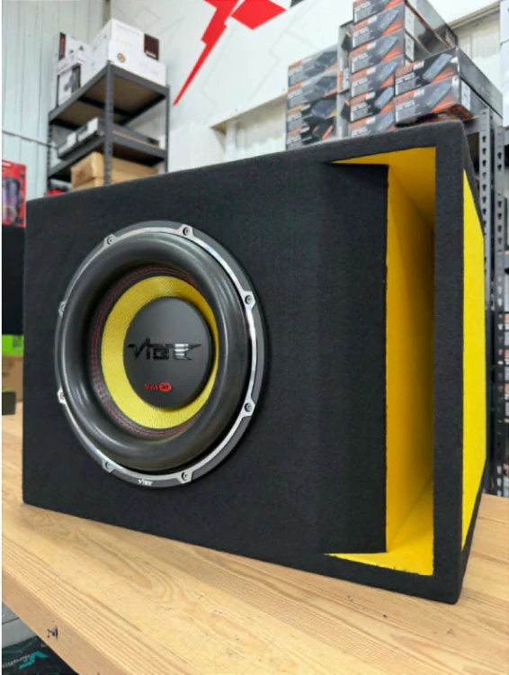 Zestaw car audio EDGE DB z subwooferem 12 cali i wzmacniaczem monoblok 2000W w obudowie bass reflex 66L zapewnia mocny, głęboki i kontrolowany bas do samochodu.