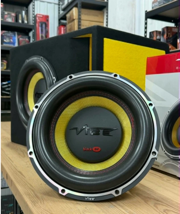 Zestaw car audio EDGE DB z subwooferem 12 cali i wzmacniaczem monoblok 2000W w obudowie bass reflex 66L zapewnia mocny, głęboki i kontrolowany bas do samochodu.