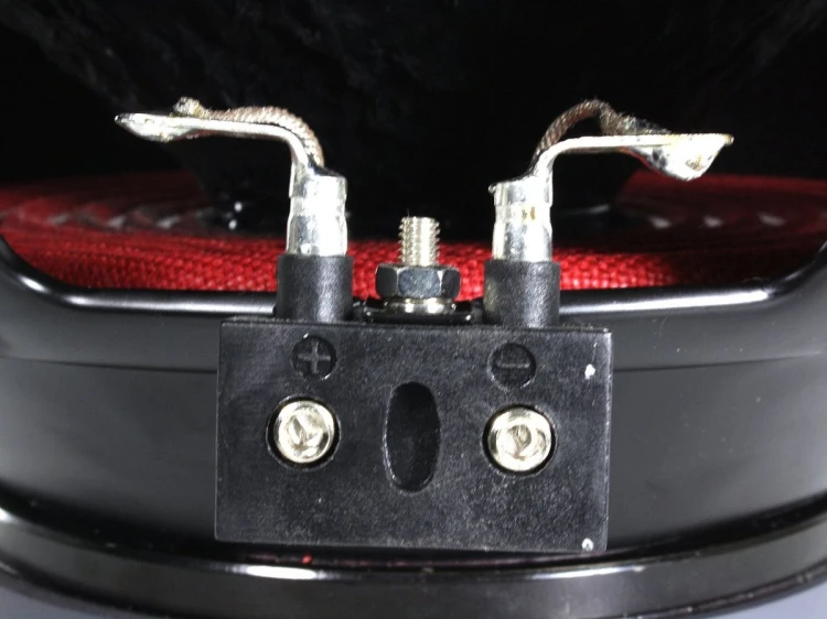 EDGE EDB500.1-E9 z Excursion SHX.v2-12D2 to zestaw subwooferowy 12 cali 400W RMS SQ/SPL z wzmacniaczem klasy D 500W RMS, zapewniający mocny i kontrolowany bas do instalacji car audio w obudowie sealed lub bass reflex.