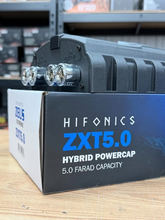 5hifonics-zxt5-0-kondensator-5-faradow-woltomierz.jpg
