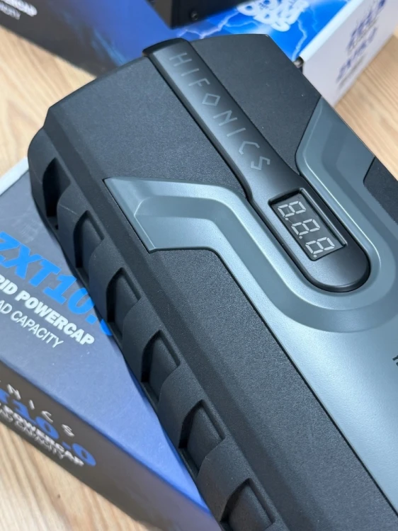 7hifonics-zxt5-0-kondensator-5-faradow-woltomierz.jpg